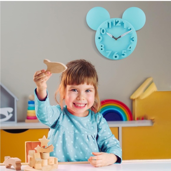 ✨Host Pic X 2✨ Collectible Disney Clock - Picture 5 of 7